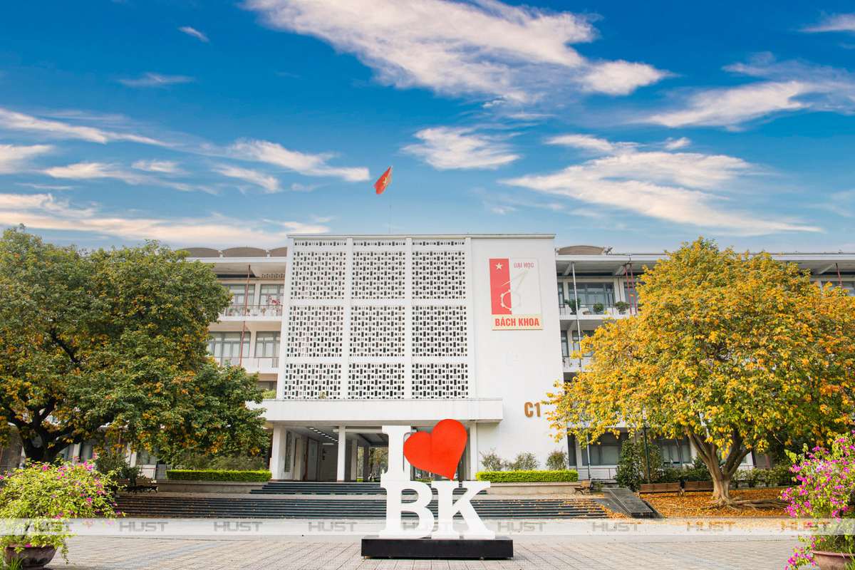Khuôn viên Đại học Bách khoa Hà Nội.
